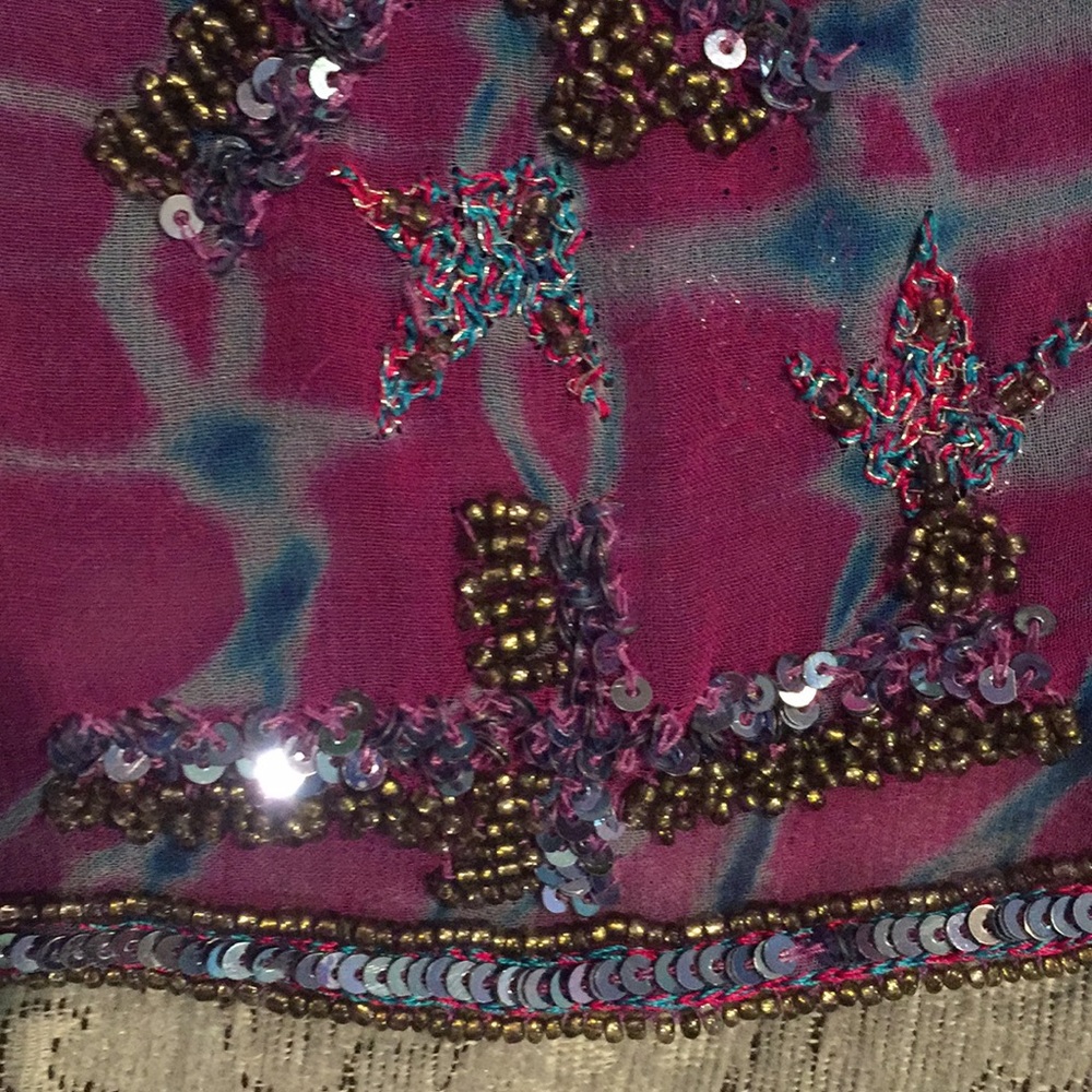 Exquisite shear silk shirt. Never worn. - Picture 3 of 7